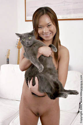 Click to see more of me and little gray Kammy!